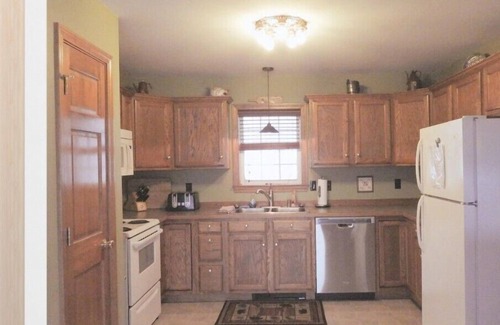 Pittsburg House | Loon Cove Lodge