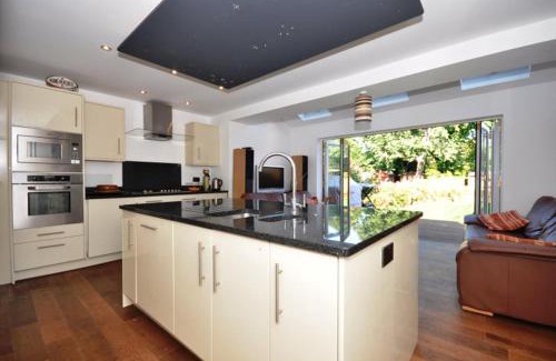 Staines House | Lord Rod's Guest House
