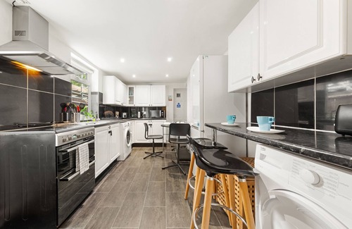 South Bermondsey House | Lords Guesthouse