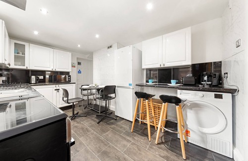 South Bermondsey House | Lords Guesthouse