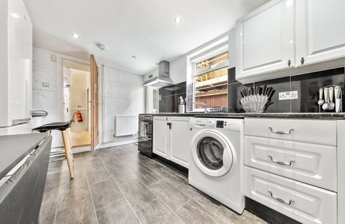 South Bermondsey House | Lords Guesthouse