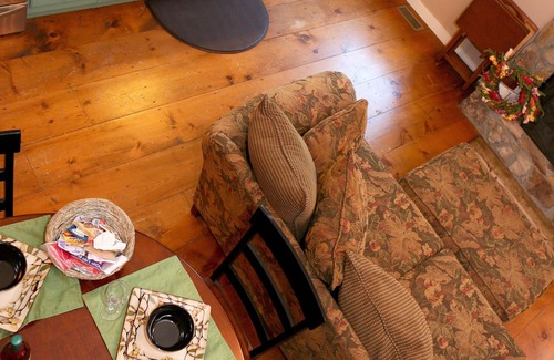 Warne Cabin | Lorelai's Lair - Hot Tub, Private, Romantic and Pet Friendly