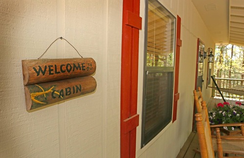 Warne Cabin | Lorelai's Lair - Hot Tub, Private, Romantic and Pet Friendly