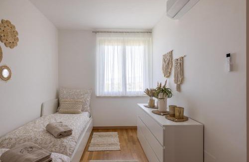 Cavalcaselle Apartment | Lorry Living Luxury Apartment - Peschiera