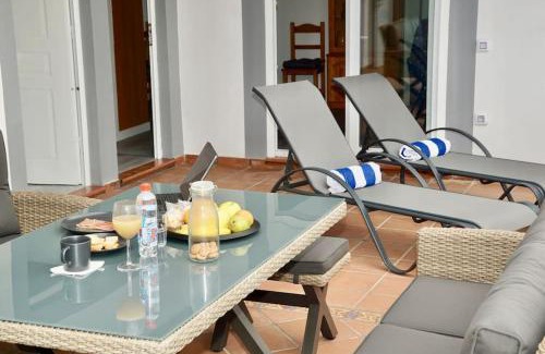 Moya House | Los Adejo