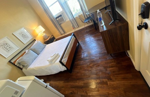 Rampart Village Apartment | Los Angeles Getaway! Close to Downtown!