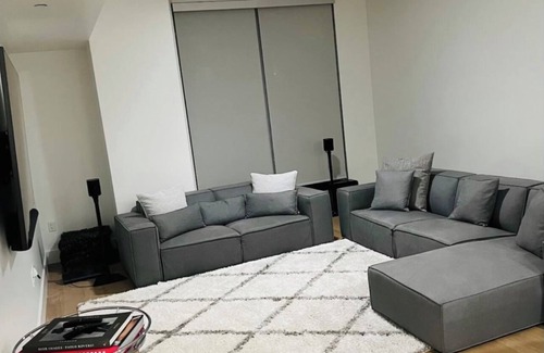 Warner Center Apartment | Los Angeles High rise