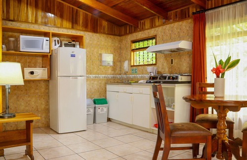 Monteverde Villa | Los Pinos Cabanas y Jardines