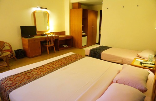 Makassar Hotel | Losari Beach Inn