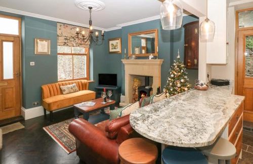Castleton House | Losehill View