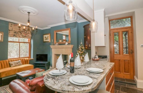 Castleton House | Losehill View