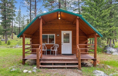 Grantsdale Cabin | Lost Horse Lodge – Double Queen Cabin