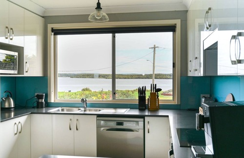 Greenwell Point House | Lost Lobster - relax by the water