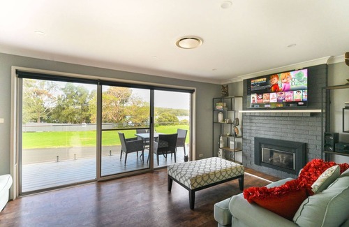 Greenwell Point House | Lost Lobster - relax by the water