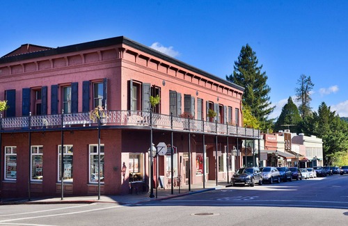 Nevada City House | Lost Mine Retreat, Custom Hm w Spa, 7 mi to Nevada City, Scotts, 1 mi Flat Lake