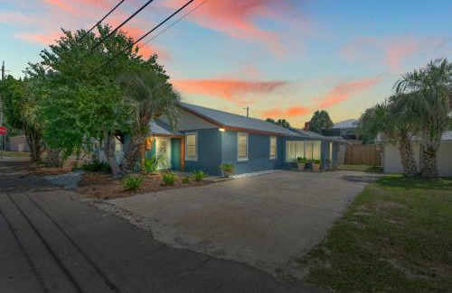 Bid-a-wee Beach House | Lost Pearl - Charming 1940s Beach Cottage, 1 Block to Private Beach Access, Sznl Pckgs, FREE Daily Activities, and More