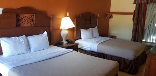 Ontario Hotel | Lotus by Hotel Inn