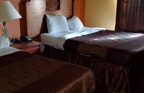 Ontario Hotel | Lotus by Hotel Inn