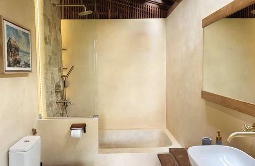 Bangunjiwo Hotel | Lotus Forest Houses