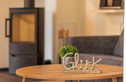 Krakow am See Apartment | Lotusblume - 5 Sterne Ferienunterkunft mit möblierter Terrasse am Krakower See