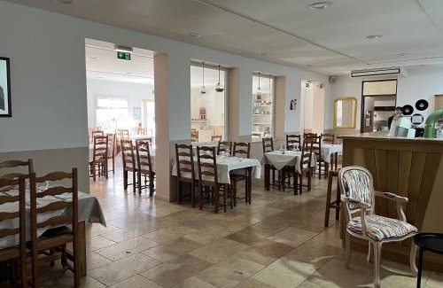 Eyguieres Hotel | Lou Castellas