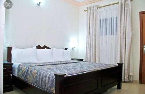 Accra Hotel | Lou Ralph Hotel