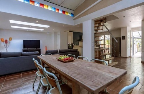 Fontaine-de-Vaucluse House | Lou Roucas : Pleasant village house with view