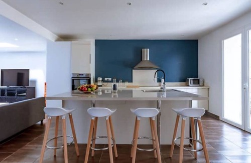 Fontaine-de-Vaucluse House | Lou Roucas : Pleasant village house with view