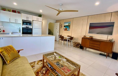 Bilinga Apartment | Lou's Tiki Pad - Beachfront Bilinga - Min. 2 Night Stays!