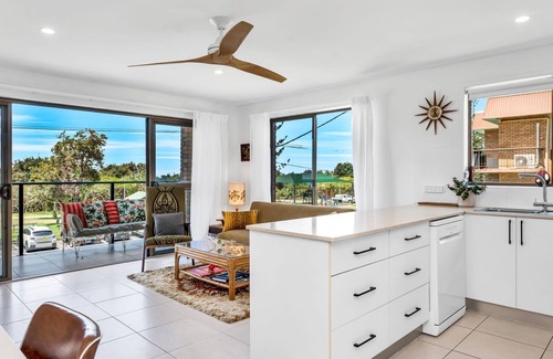 Bilinga Apartment | Lou's Tiki Pad - Beachfront Bilinga - Min. 2 Night Stays!
