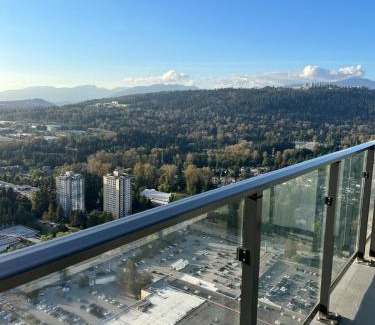 Burnaby Apartment | Lougheed Sky Retreat, King Suite with Balcony and Parking