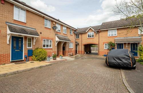 Loughton Apartment | Loughton Hideaway: Cozy 1BD Near Tube & Nature