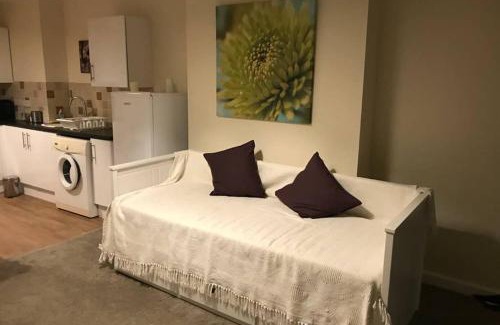 Salisbury Apartment | Louis Lodge