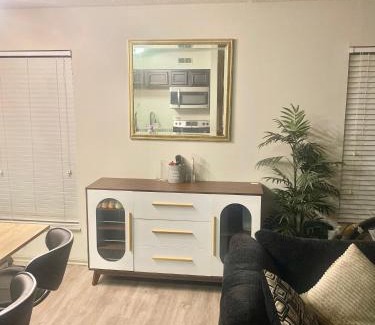 Buechel Apartment | Louisville Derby Special! 2 Queen Bdr
