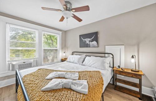 Saint Joseph House | Louisville Haven With BBQ Fire Pit & Private Yard