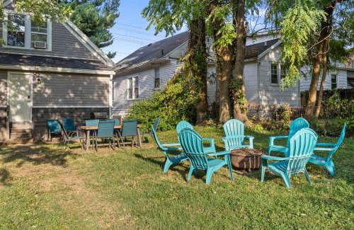Saint Joseph House | Louisville Haven With BBQ Fire Pit & Private Yard