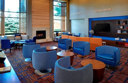 West Dundee House | Lounge by the Pool, 4 Pet-Friendly Units, FREE Parking, Near NOW Arena!
