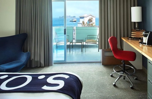 Fisherman's Wharf Hotel | Lounge & Play Near Bay Tours + Fisherman’s Wharf Fun