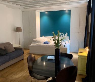 Saint-Thomas-d'Aquin Apartment | LOUVRE ST GERMAIN Rue VERNEUIL