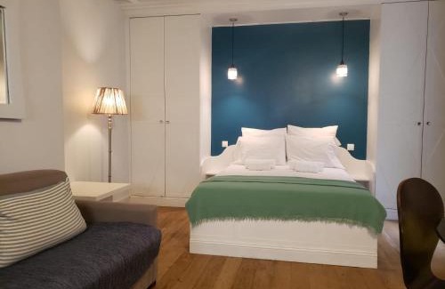 Saint-Thomas-d'Aquin Apartment | LOUVRE ST GERMAIN Rue VERNEUIL