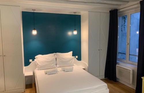 Saint-Thomas-d'Aquin Apartment | LOUVRE ST GERMAIN Rue VERNEUIL