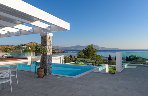 Vlicha Villa | LOUZOIA BAY VILLA RHODES
