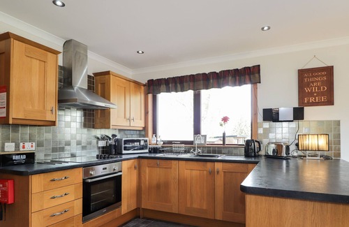 Marybank Cottage | LOVAT HIGHLAND BOTHY, romantic, character holiday cottage in Beauly