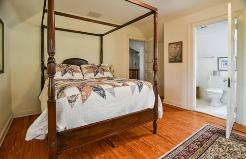Waynesville Bed & Breakfast | Love Lane Bed & Breakfast