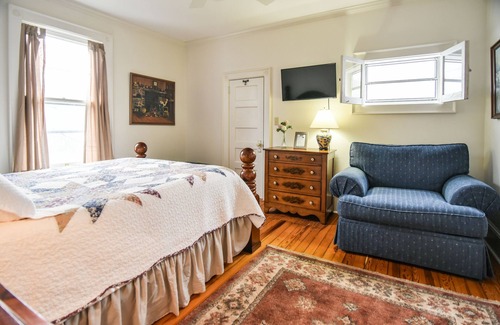 Waynesville Bed & Breakfast | Love Lane Bed & Breakfast