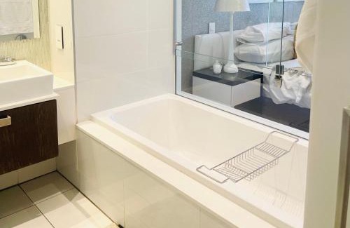 Greater Johannesburg Metropolitan Area Hotel | Love Luxe @ Sandton skye