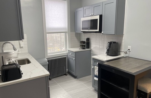 Industry Apartment | Love my place- 10 Mins Away To NYC - Pristine Apartment