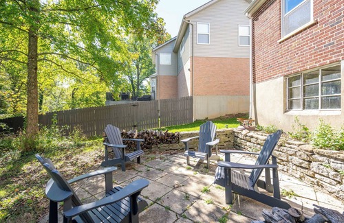 Silverton House | Love ‘n Life Haven – Spacious and Serene 5 BDR, Short Drive to Shopping & Dining