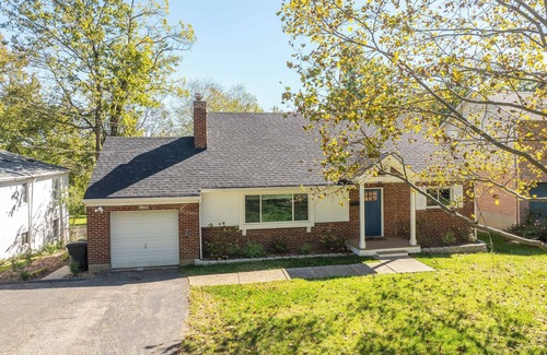 Silverton House | Love ‘n Life Haven – Spacious and Serene 5 BDR, Short Drive to Shopping & Dining