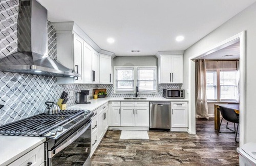 Austell House | Love Street Retreat|Immaculate Rebuild 4BR Private